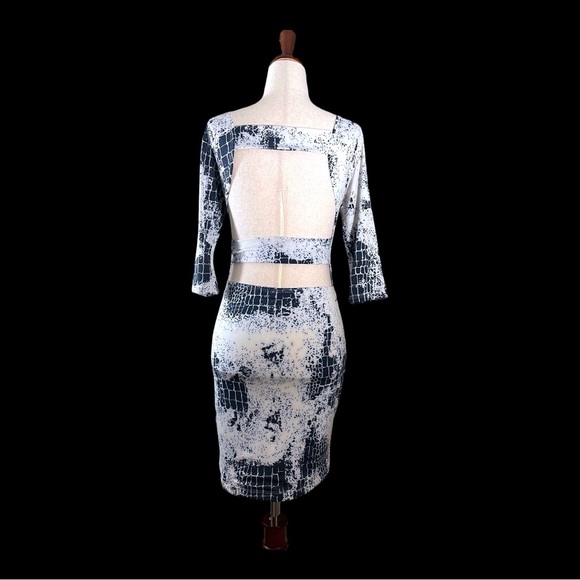 cute midi dress, white with blue crocodile pattern, cut out back, SIZE S - Picture 2 of 10